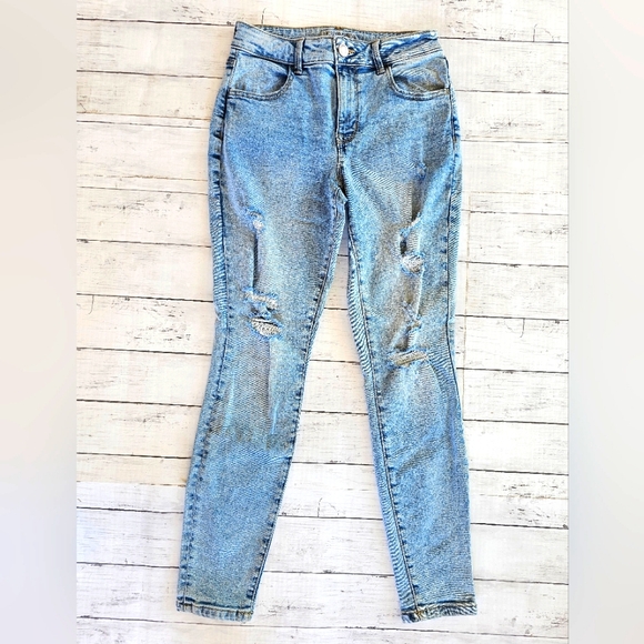 Maurices Denim - Maurices Light Wash Distressed Denim Skinny Jeans High Rise Stretchy Size Small